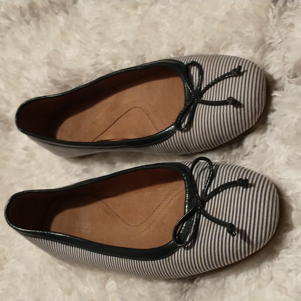 What's What women's shoes by Aerosoles